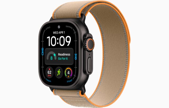 Apple Watch Ultra 4 Black 49mm Sand Trail Loop
